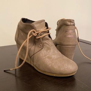 Tom’s Desert Wedge Booties size 7 EUC